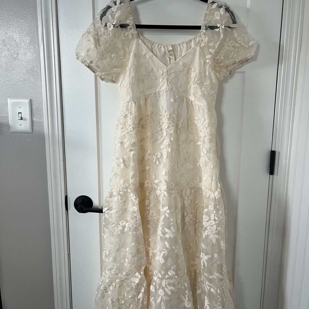 Chic Cream Lace Dress with Floral Design